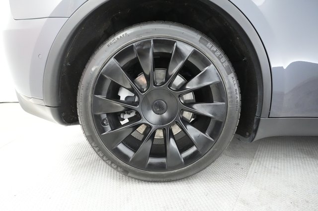 2022 Tesla Model Y — photo 14 of 47
