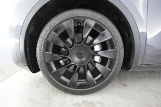 2022 Tesla Model Y — photo 11 of 47