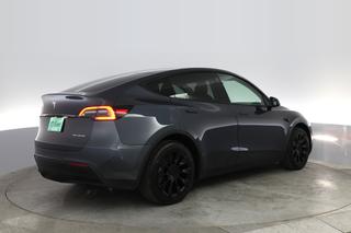 2022 Tesla Model Y — photo 2 of 47
