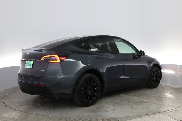 2022 Tesla Model Y — photo 2 of 47