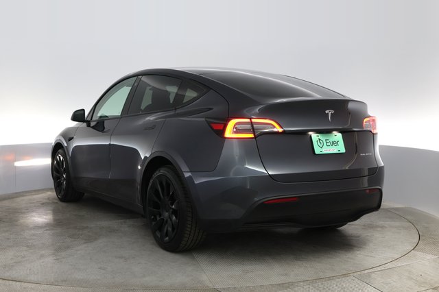 2022 Tesla Model Y — photo 9 of 47