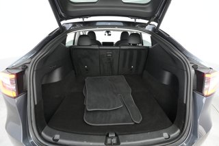 2022 Tesla Model Y — photo 21 of 47