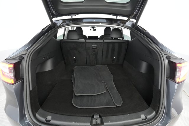 2022 Tesla Model Y — photo 21 of 47