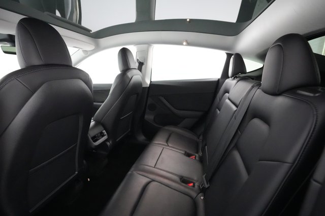 2022 Tesla Model Y — photo 16 of 47