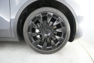 2022 Tesla Model Y — photo 13 of 47