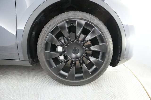 2022 Tesla Model Y — photo 13 of 47