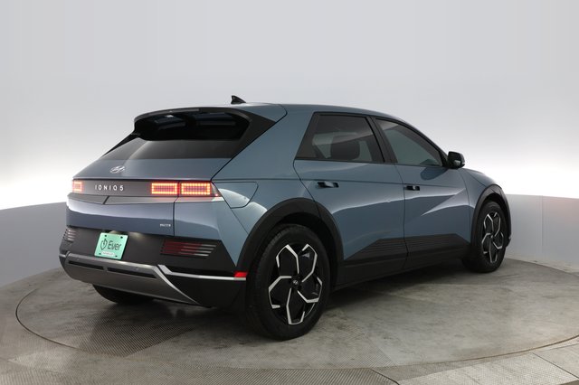 2023 Hyundai IONIQ 5 — photo 2 of 22