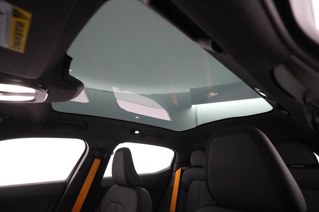 2022 Polestar 2 — photo 18 of 22