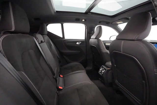 2022 Volvo XC40 Recharge — photo 4 of 24