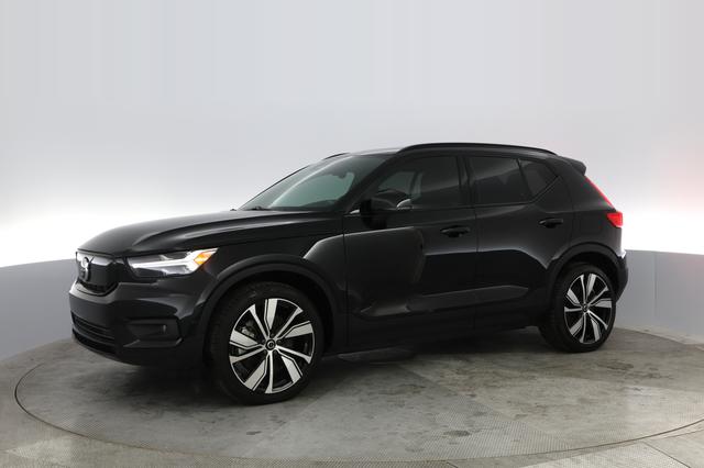 2022 Volvo XC40 Recharge — photo 10 of 24