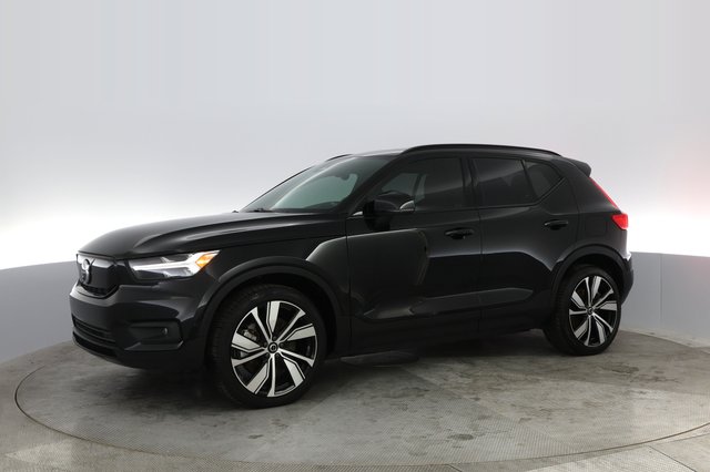 2022 Volvo XC40 Recharge — photo 10 of 24