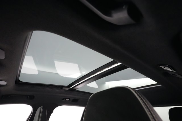 2022 Volvo XC40 Recharge — photo 19 of 24