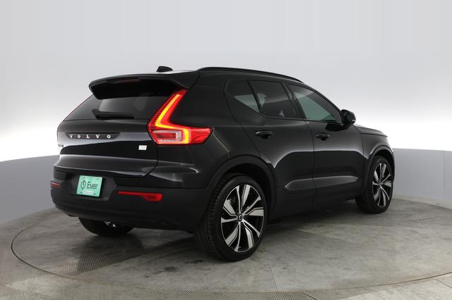 2022 Volvo XC40 Recharge — photo 2 of 24