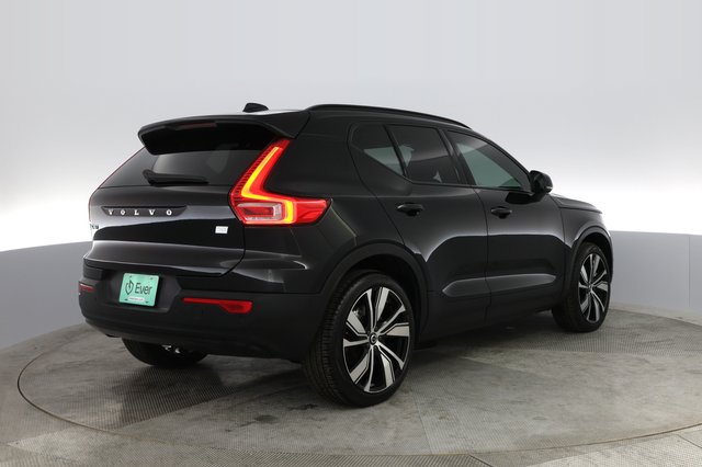 2022 Volvo XC40 Recharge — photo 2 of 24