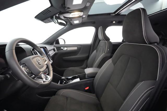 2022 Volvo XC40 Recharge — photo 3 of 24