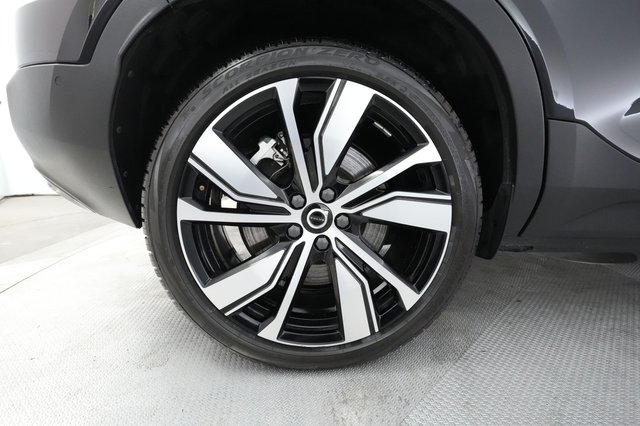 2022 Volvo XC40 Recharge — photo 15 of 24