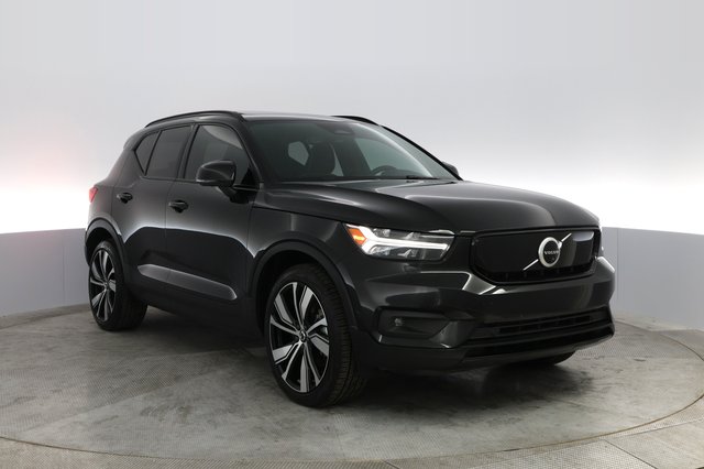 2022 Volvo XC40 Recharge — photo 13 of 24