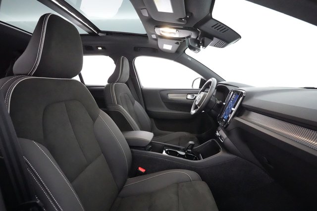 2022 Volvo XC40 Recharge — photo 18 of 24