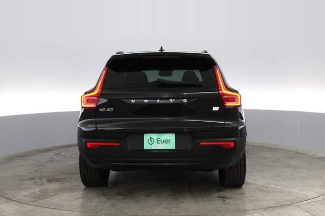 2022 Volvo XC40 Recharge — photo 14 of 24