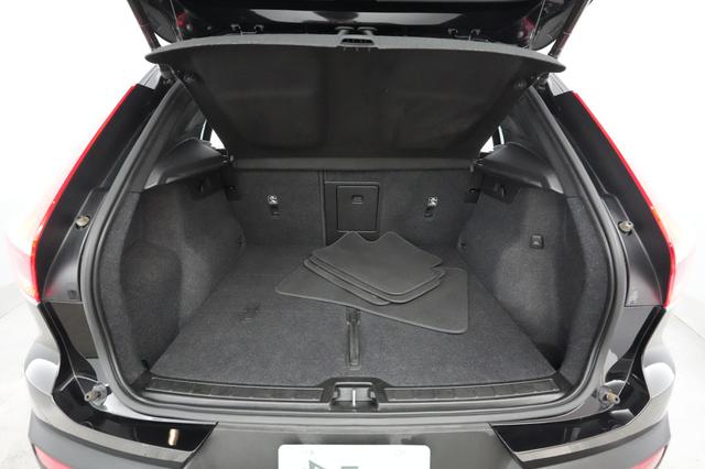 2022 Volvo XC40 Recharge — photo 6 of 24