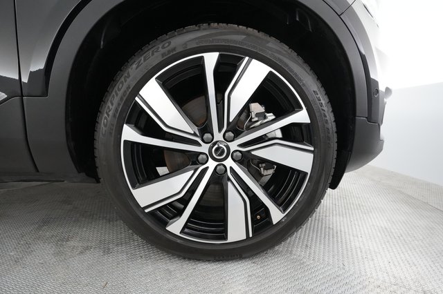 2022 Volvo XC40 Recharge — photo 16 of 24