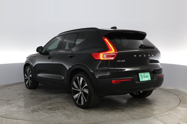 2022 Volvo XC40 Recharge — photo 9 of 24