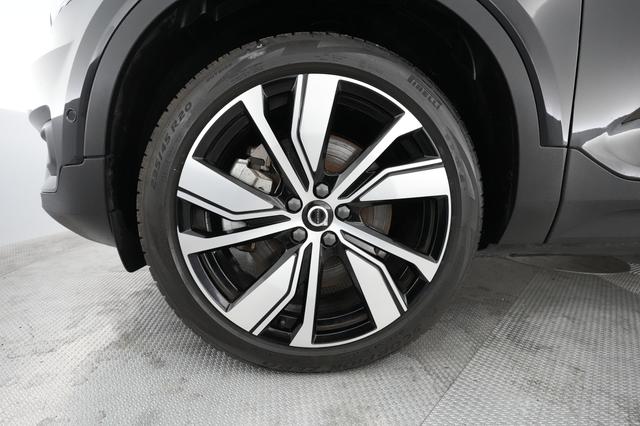 2022 Volvo XC40 Recharge — photo 7 of 24
