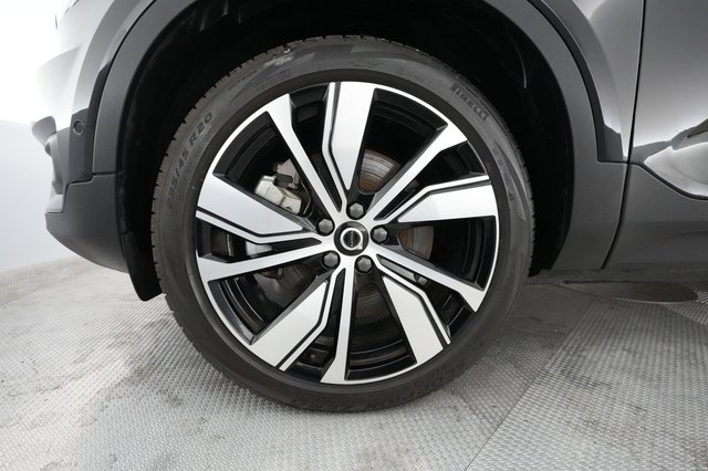 2022 Volvo XC40 Recharge — photo 7 of 24