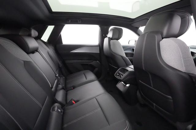 2024 Cadillac LYRIQ — photo 3 of 37