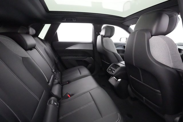 2024 Cadillac LYRIQ — photo 3 of 37