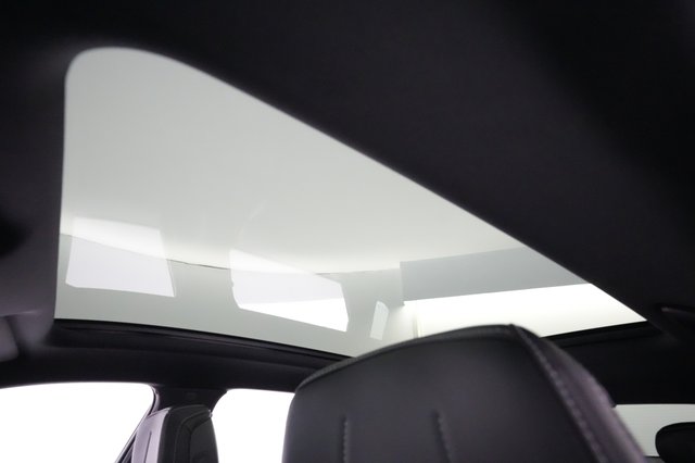 2024 Cadillac LYRIQ — photo 18 of 37