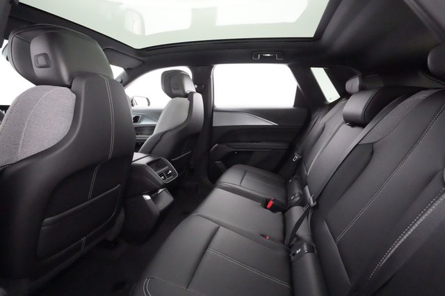2024 Cadillac LYRIQ — photo 16 of 37