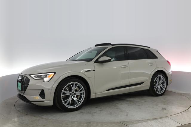 2021 Audi e-tron — photo 10 of 40