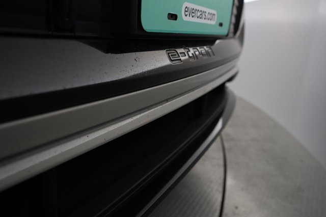 2021 Audi e-tron — photo 23 of 40