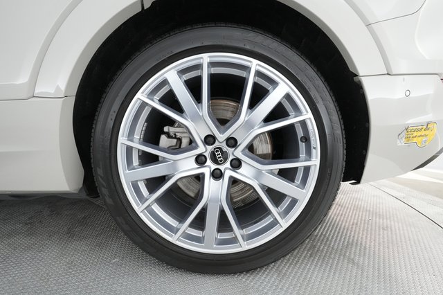2021 Audi e-tron — photo 12 of 40