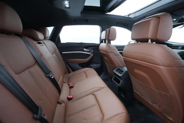 2021 Audi e-tron — photo 3 of 40