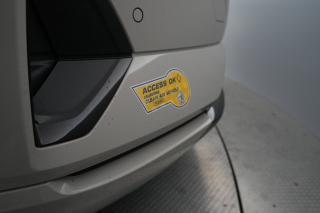2021 Audi e-tron — photo 25 of 40
