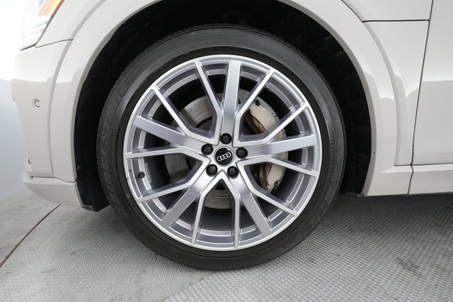 2021 Audi e-tron — photo 11 of 40
