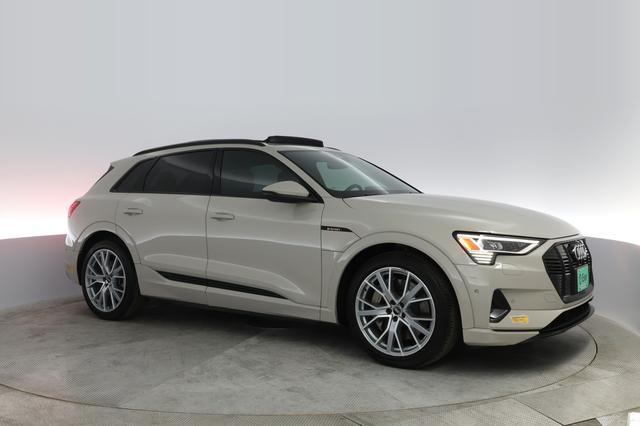 2021 Audi e-tron — photo 7 of 40