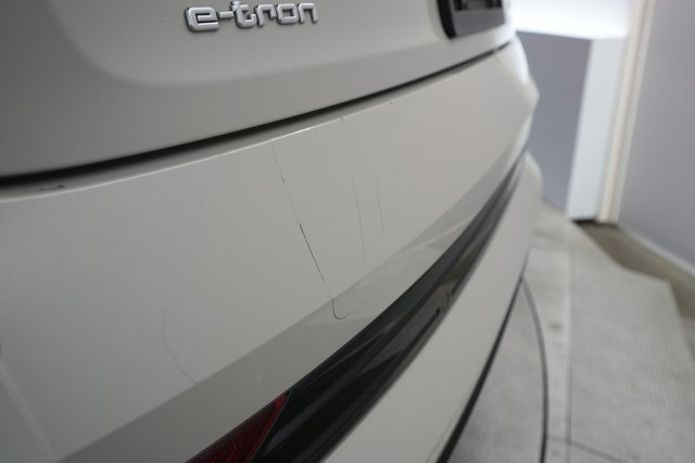 2021 Audi e-tron — photo 33 of 40