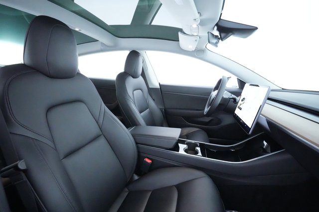 2020 Tesla Model 3 — photo 17 of 38