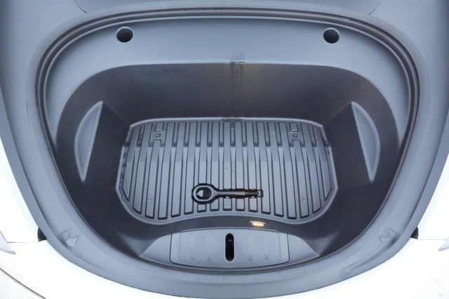2020 Tesla Model 3 — photo 18 of 38