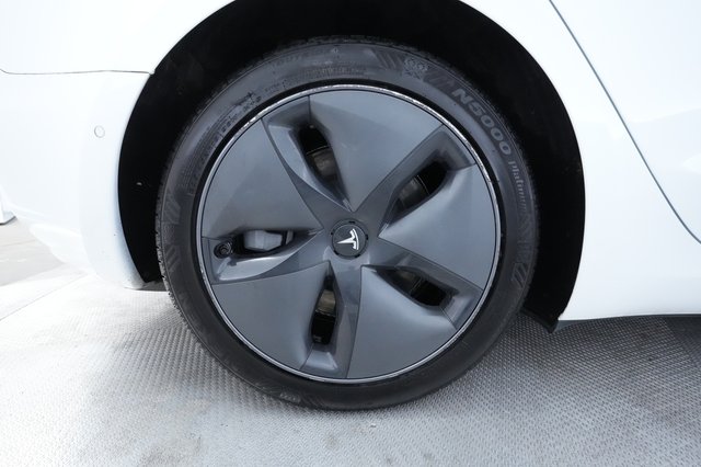2020 Tesla Model 3 — photo 14 of 38