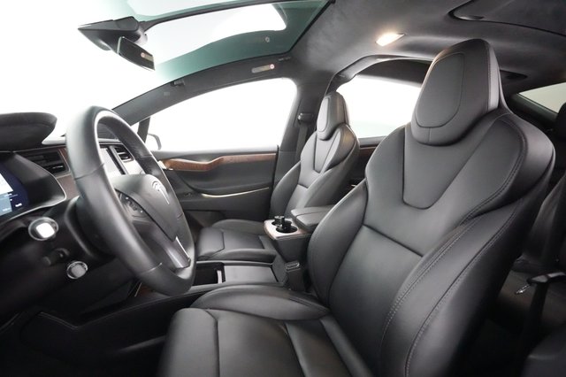 2018 Tesla Model X — photo 15 of 64