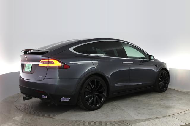 2018 Tesla Model X — photo 2 of 64
