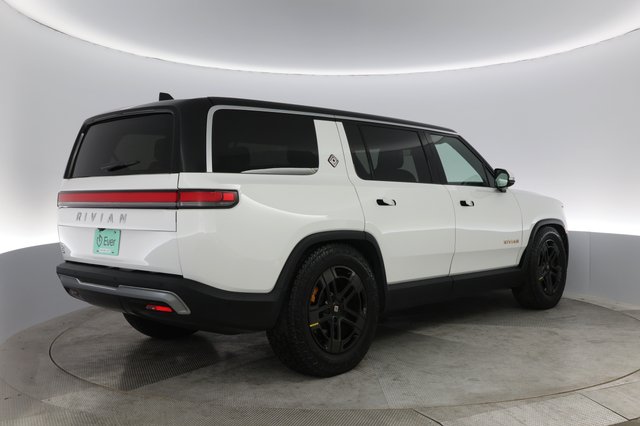2023 Rivian R1S — photo 2 of 48