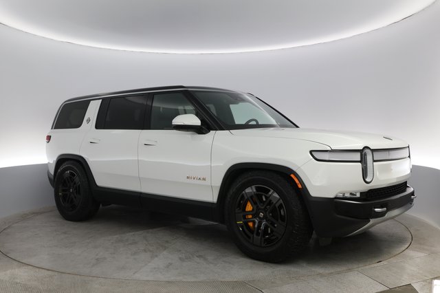2023 Rivian R1S — photo 7 of 48