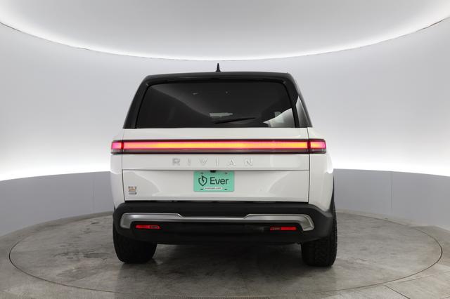 2023 Rivian R1S — photo 8 of 48