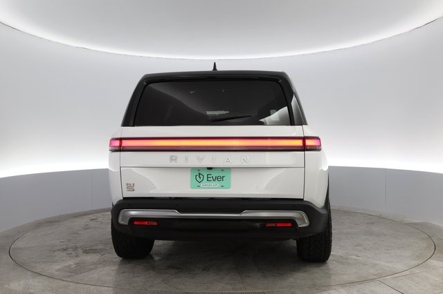 2023 Rivian R1S — photo 8 of 48