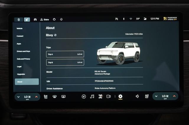 2023 Rivian R1S — photo 4 of 48